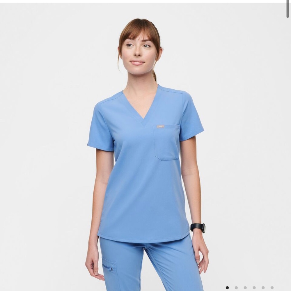 Figs Catarina One Pocket Scrub Top Shirt Womens XS Ceil Blue CBU PO2727 FW1000